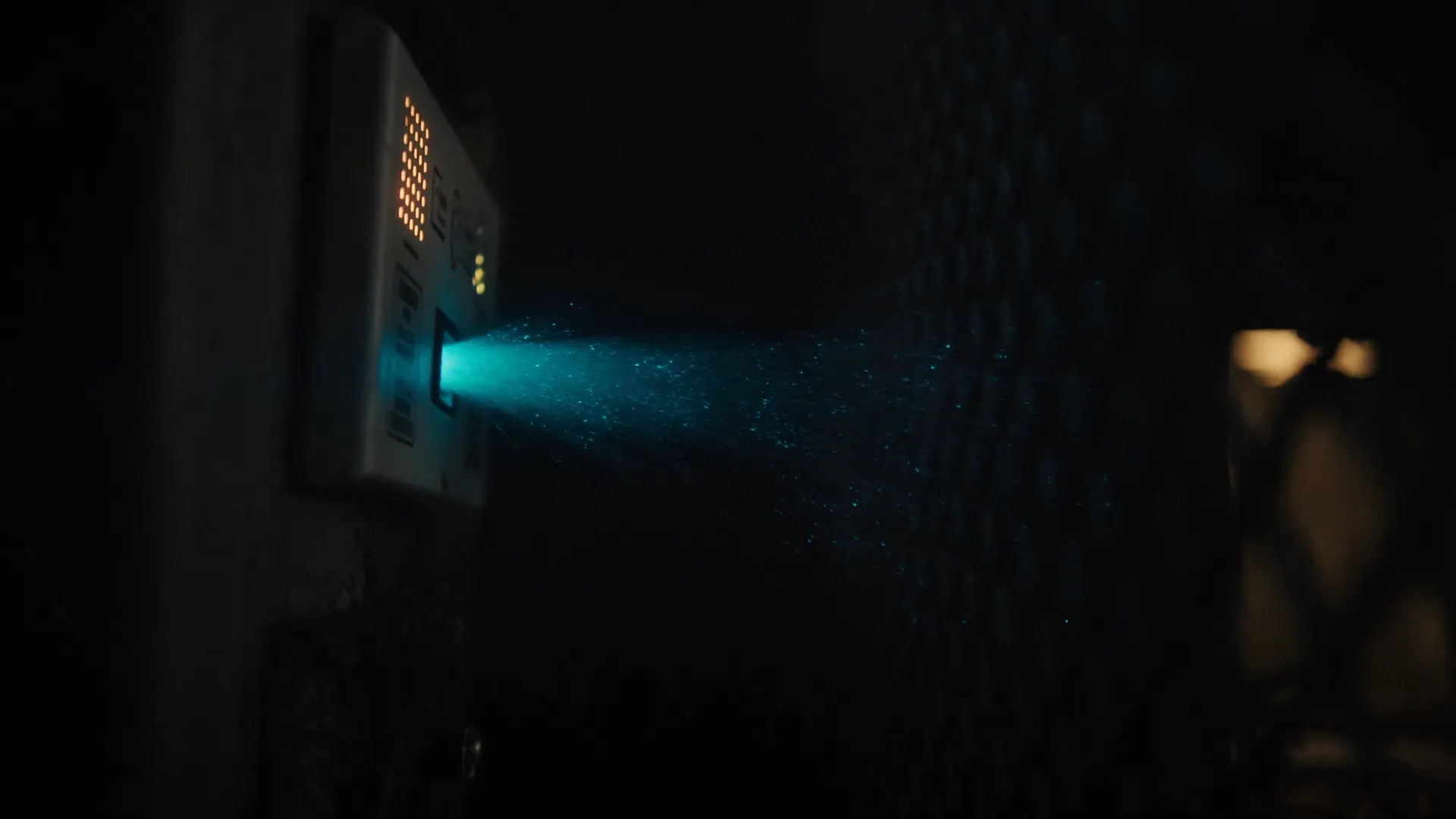A device sending a single outbound connection through a firewall toward Front Desk